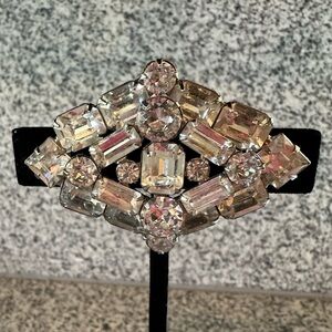 Vintage Signed Weiss Crystal Pin Brooch Geometric